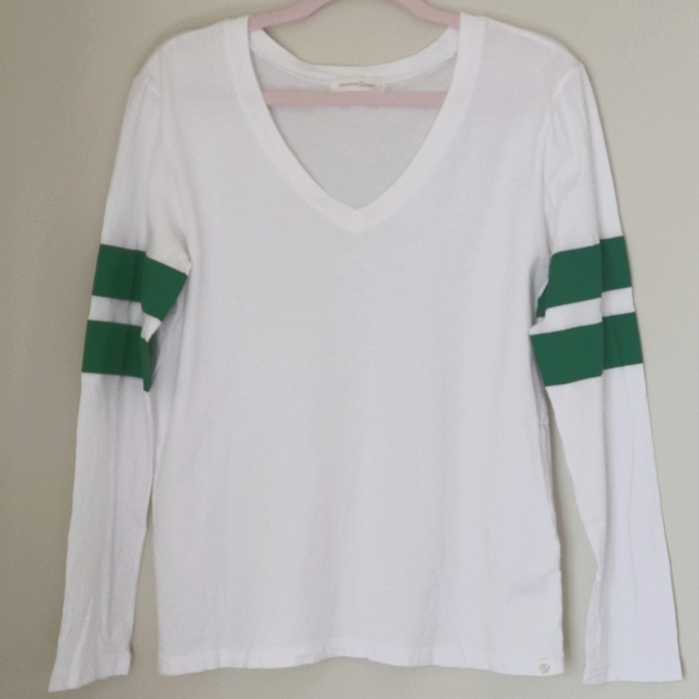 Varsity stripe V-neck by Treasure & Bond